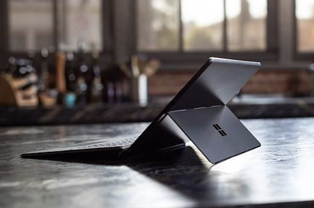 Surface Pro 8: لپ‌تاپ 2 در 1 قدرتمند و همه‌کاره با ارزش خرید بالا