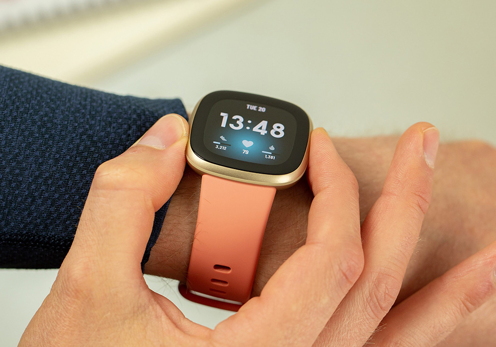 Fitbit Versa 3 بهترین ساعت هوشمند ۲۰۲۱ برای ورزشکاران
