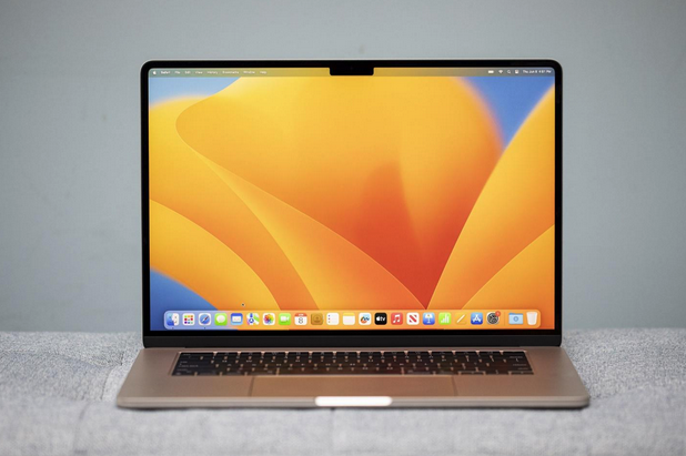 MacBook Air 15 لپ‌تاپ گرافیکی اپل با قیمت مناسب