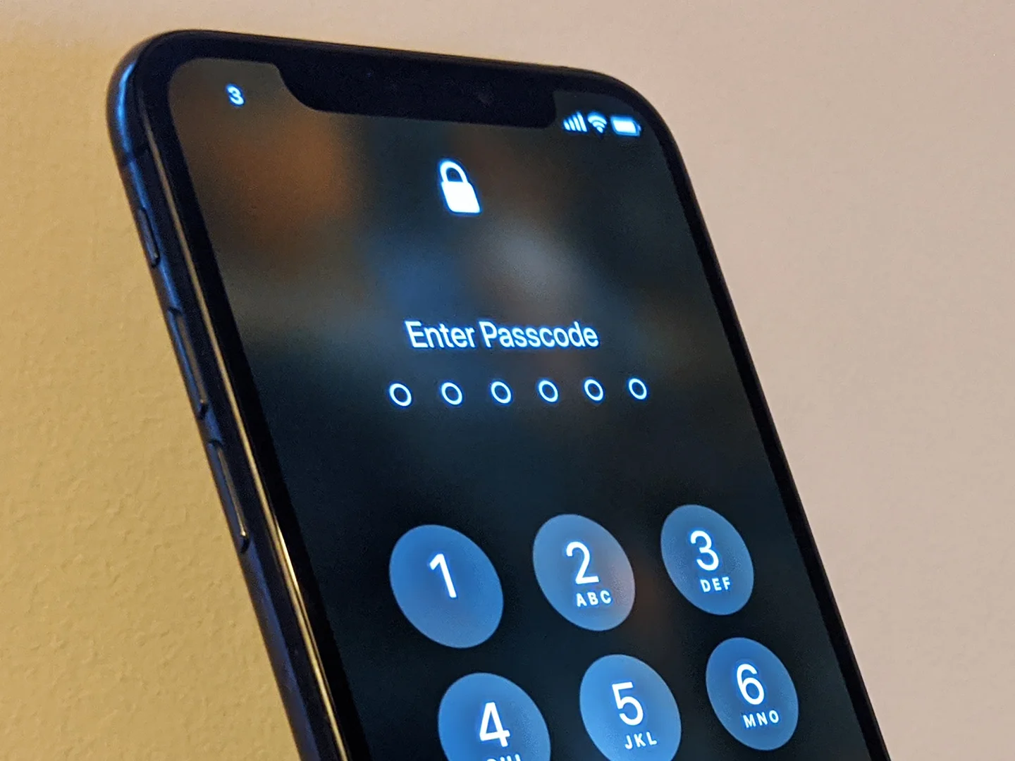 آیا می‌توانیم برای بازیابی رمز گوشی در آیفون از شماره تلفن دوم استفاده کنیم؟