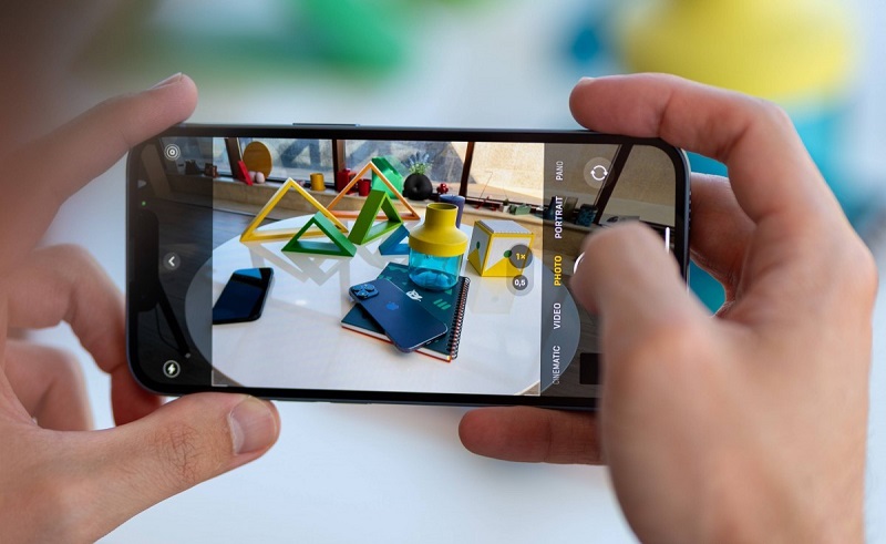 دوربین آیفون 14؛ بررسی تنظیمات و کیفیت عکس های گرفته شده