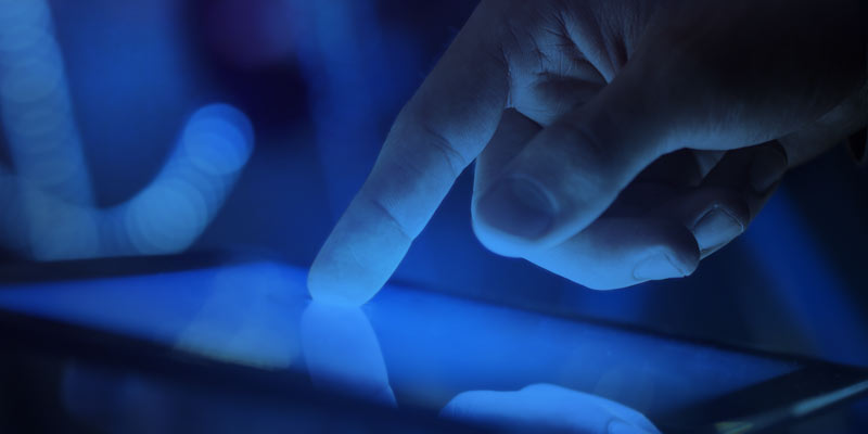 فیلتر نور آبی گوشی؛ حذف Bluelight Filter در ایفون و سامسونگ و شیائومی