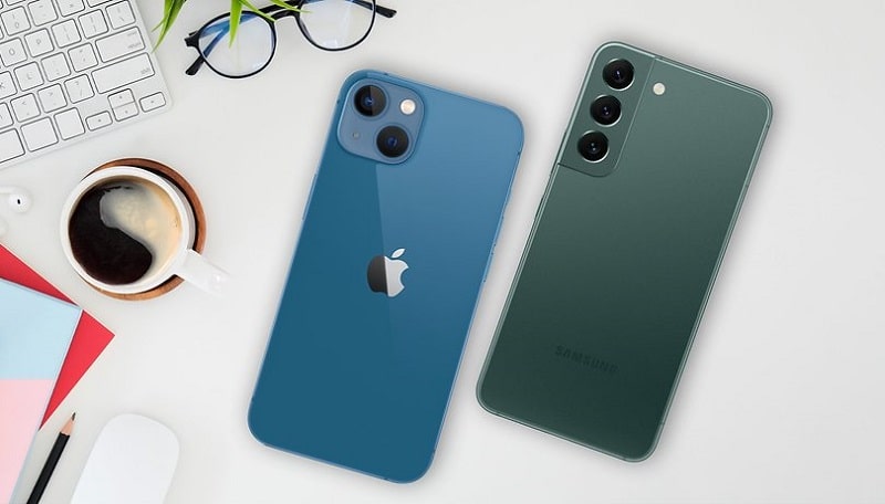 مقایسه گوشی s22 با آیفون 13؛ بررسی پرچمداران 2022