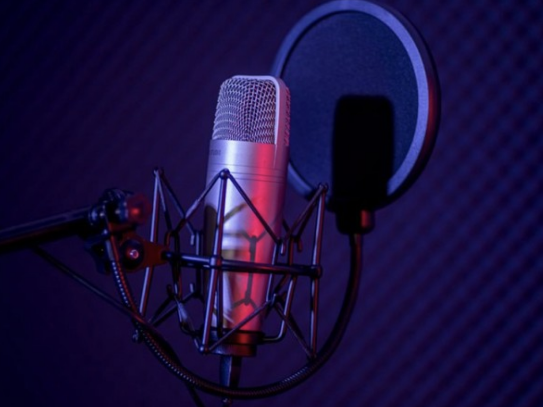 معرفی بهترین پادکست های فارسی + لینک شنیدن آنلاین