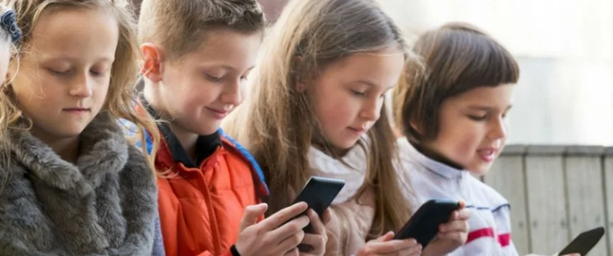 گوشی کودکان؛ معرفی بهترین مدل های 2022 برای کودک